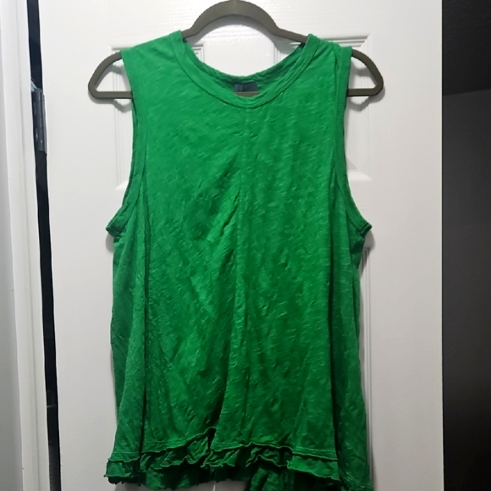 Left of Center By Anthropologie Kelly Green tank, Slight Assymetrical ruffle Hem